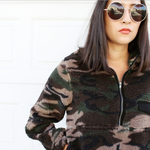🚨//Fall Favorite Collection//Camo Fluffy Pullover - Picture 6 of 8